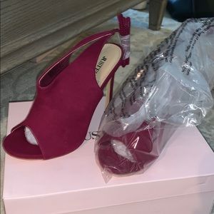 Cute shoes. Never worn